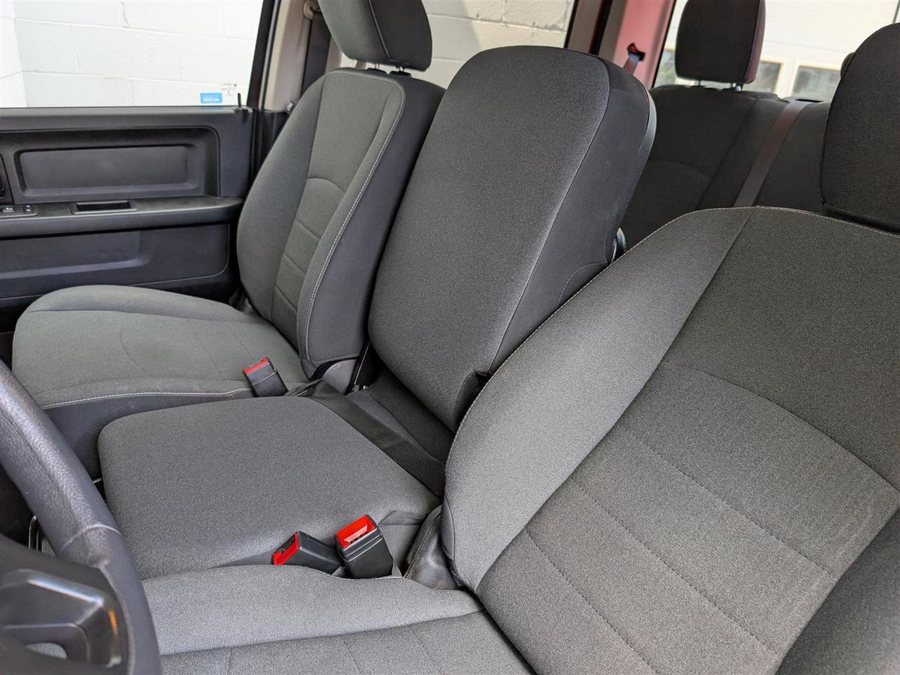 2022 RAM 1500 Classic EXPRESS 4X4 - CREW CAB - REVERSE CAM Photo