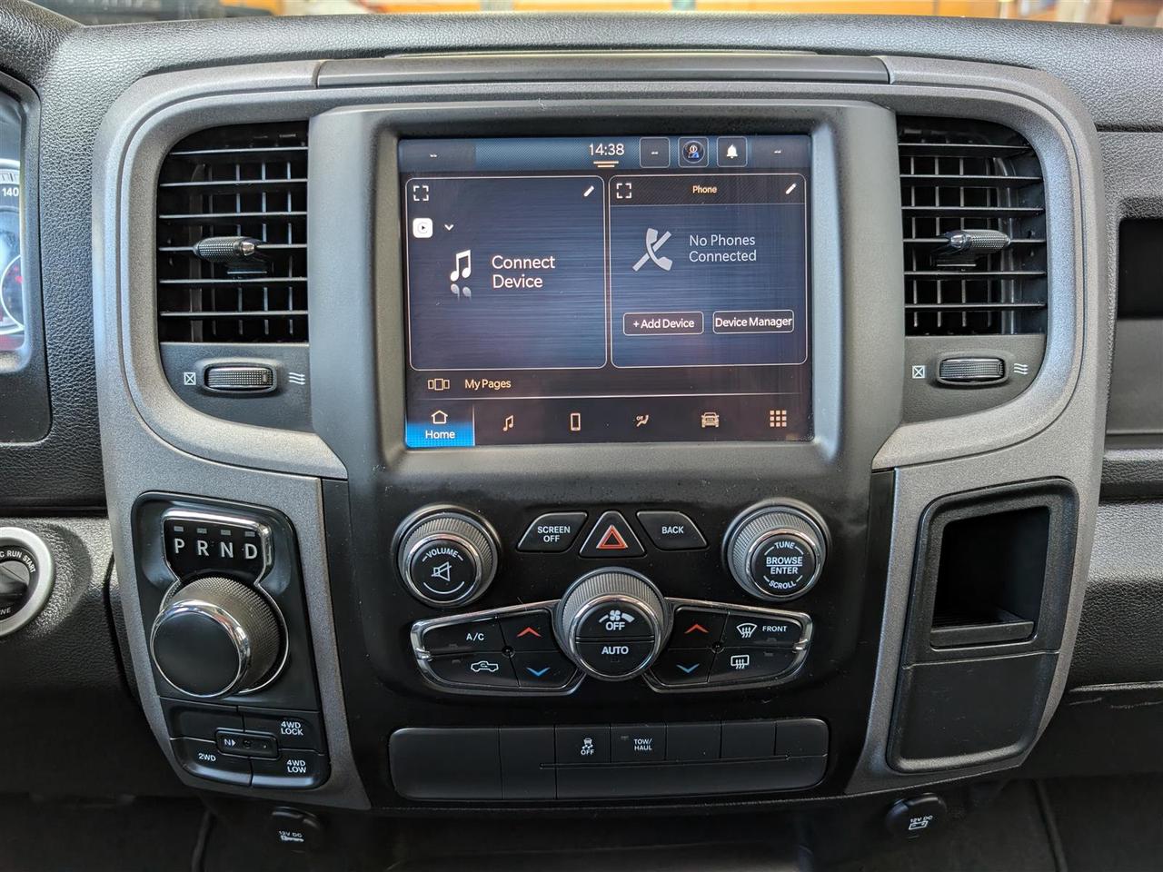 2022 RAM 1500 Classic EXPRESS 4X4 - CREW CAB - REVERSE CAM Photo