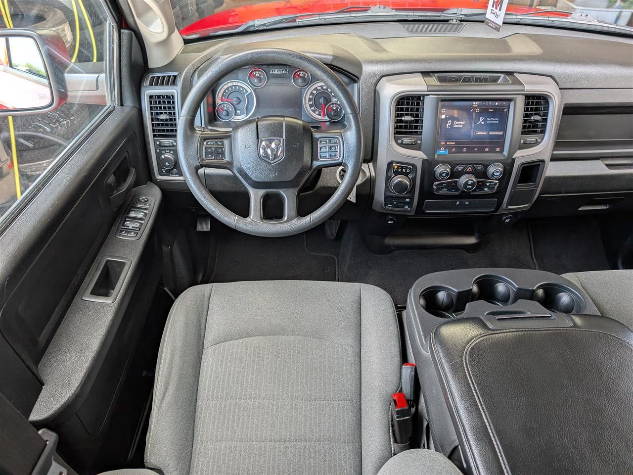 2022 RAM 1500 Classic EXPRESS 4X4 - CREW CAB - REVERSE CAM Photo