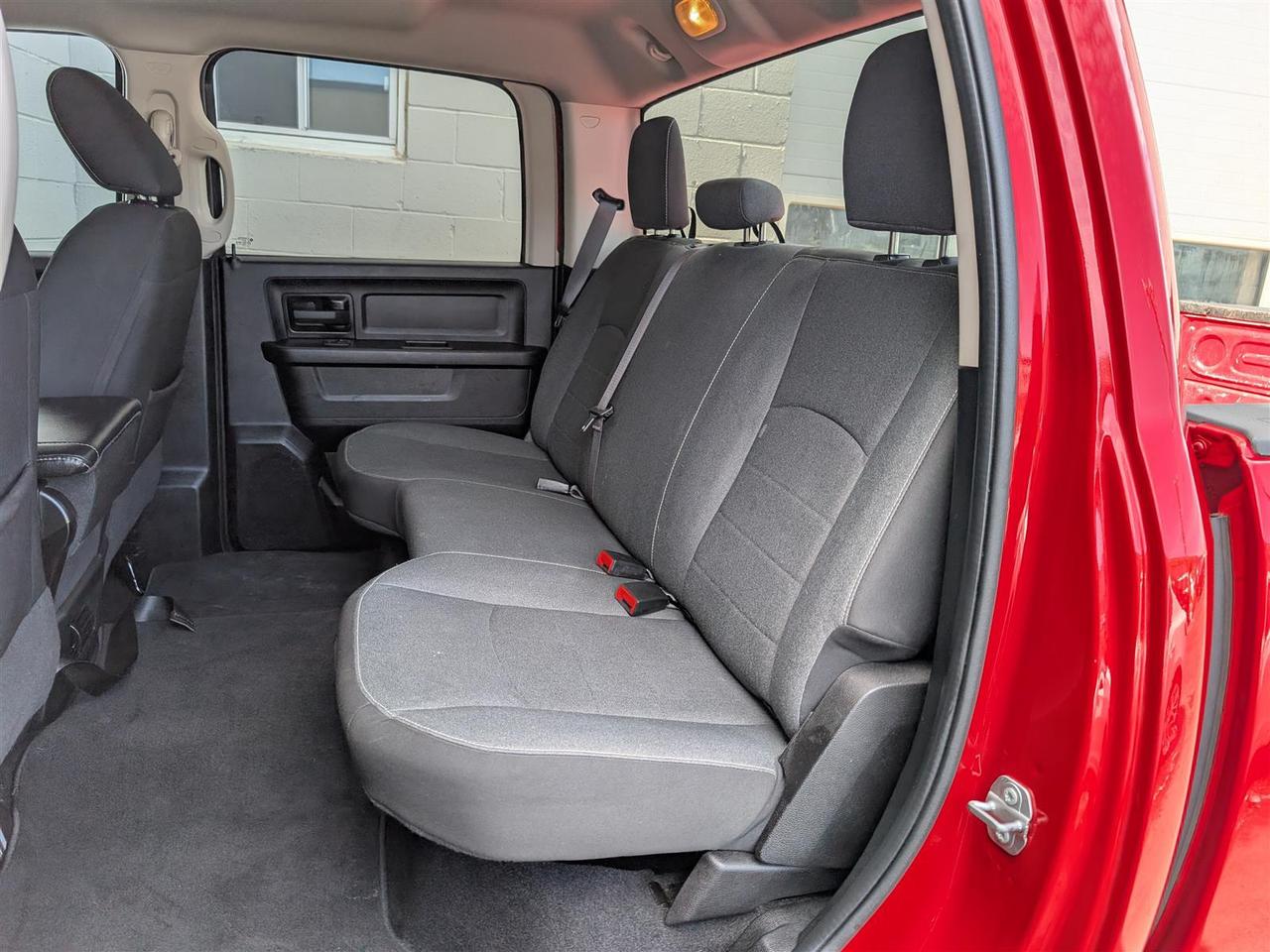 2022 RAM 1500 Classic EXPRESS 4X4 - CREW CAB - REVERSE CAM Photo