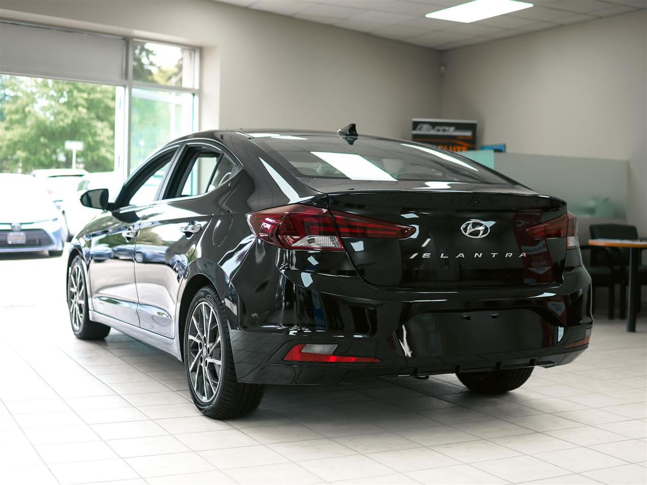 2020 Hyundai Elantra LUXURY | NO ACCIDENTS | LEATHER | SUNROOF Photo