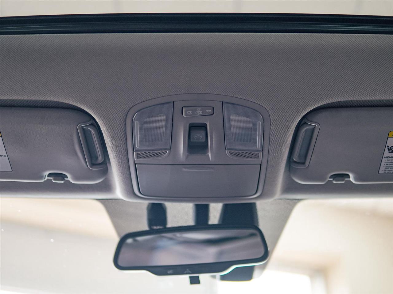 2020 Hyundai Elantra LUXURY | NO ACCIDENTS | LEATHER | SUNROOF Photo