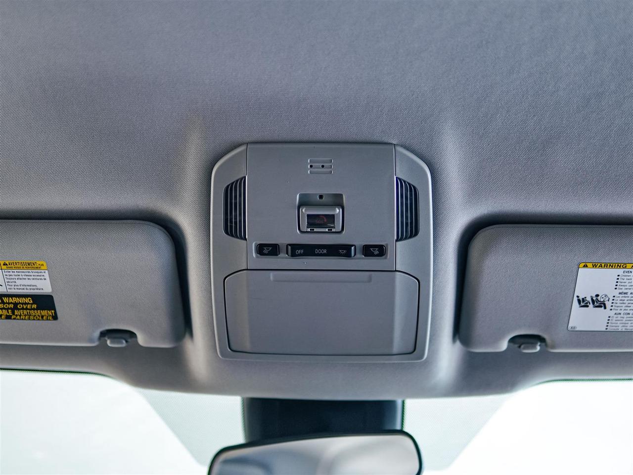 2023 Toyota Highlander HYBRID LE HYBRID | NO ACCIDENTS | TOYOTA SERVICED Photo