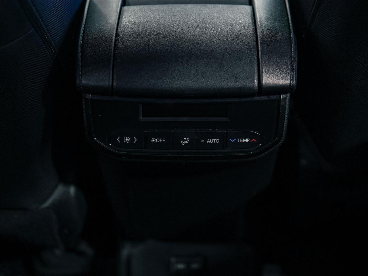 2023 Toyota Highlander HYBRID LE HYBRID | NO ACCIDENTS | TOYOTA SERVICED Photo