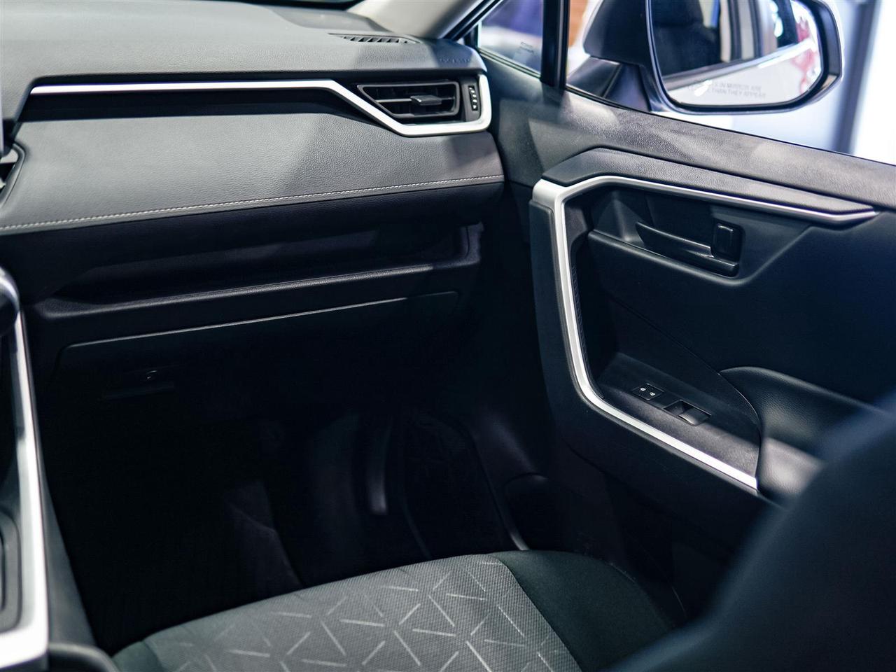 2025 Toyota RAV4 LE AWD | NO ACCIDENTS | BLIND SPOT Photo