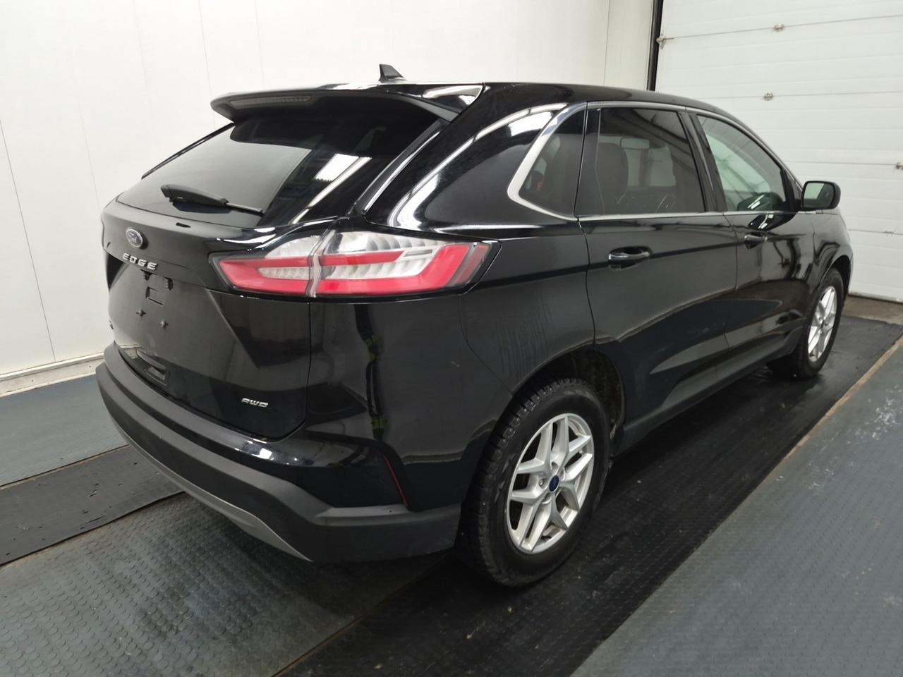 2022 Ford Edge SEL AWD | NO ACCIDENTS | DEALER SERVICED Photo