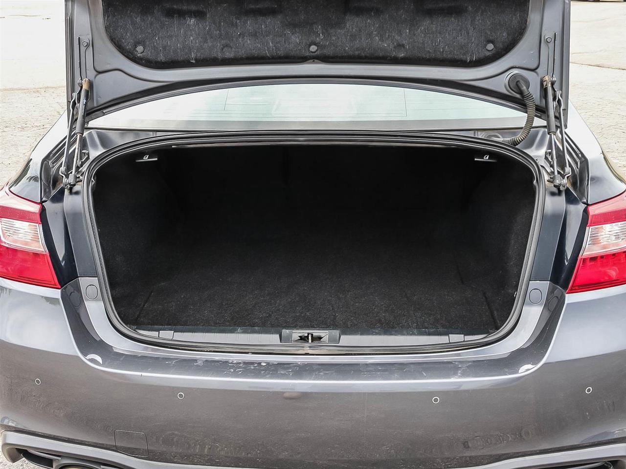2019 Subaru Legacy LIMITED Photo