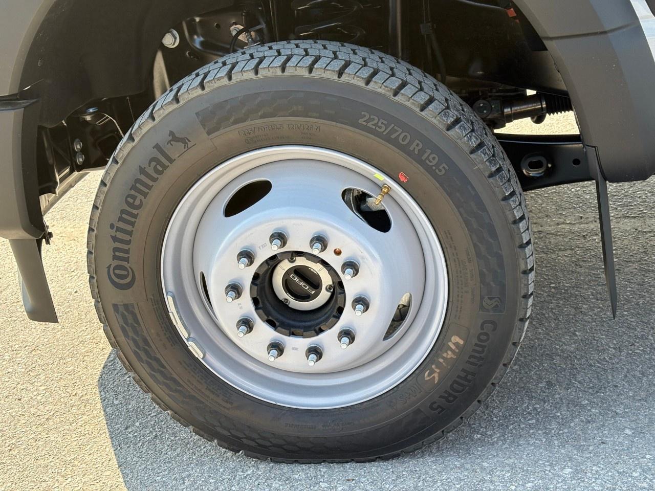 2026 Ford F-550 Super Duty DRW XL 4WD Crew Cab 203" WB 84" CA Photo