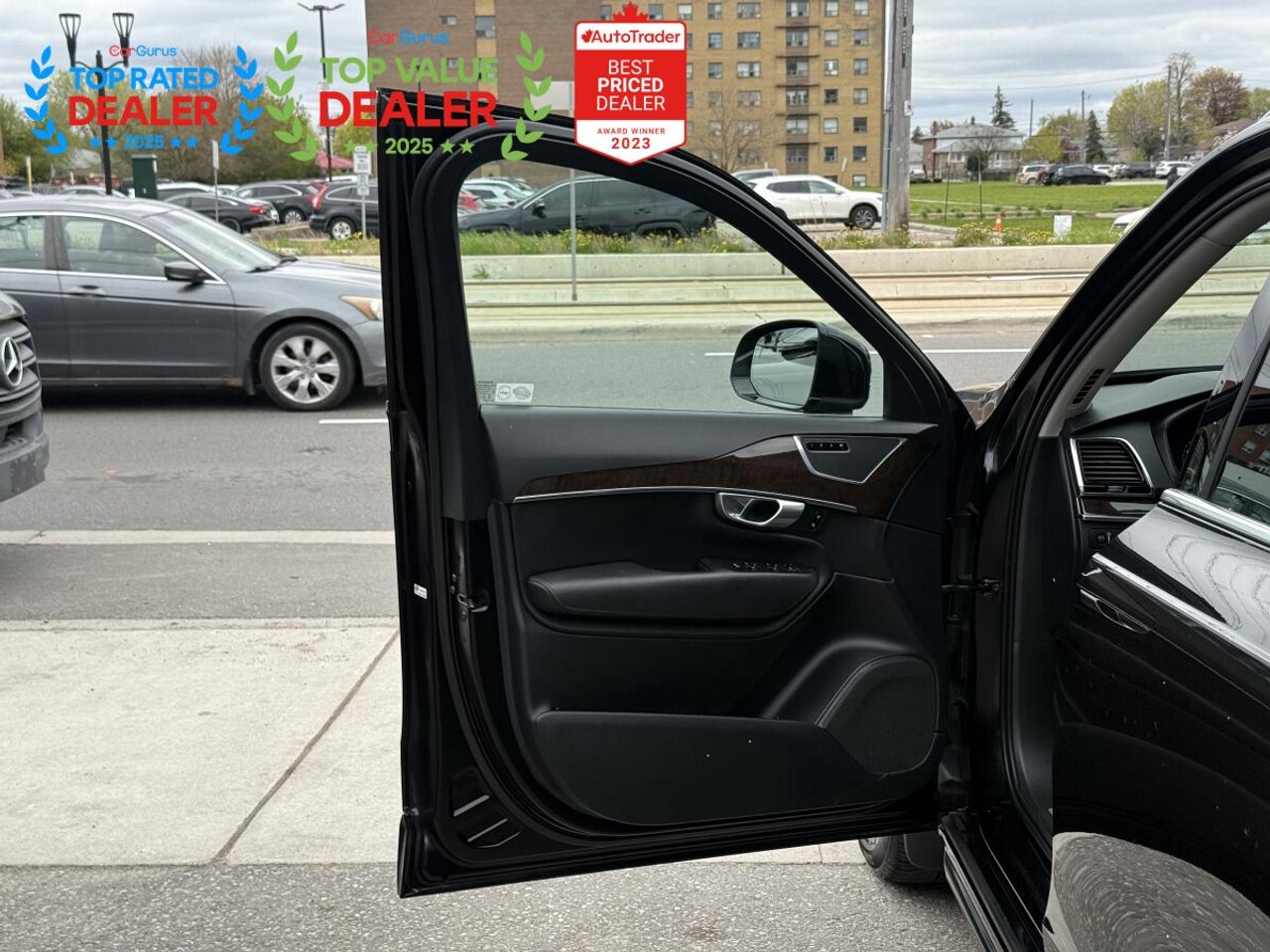 2016 Volvo XC90 MOMENTUM | PANO | 7 SEATER | LOADED Photo