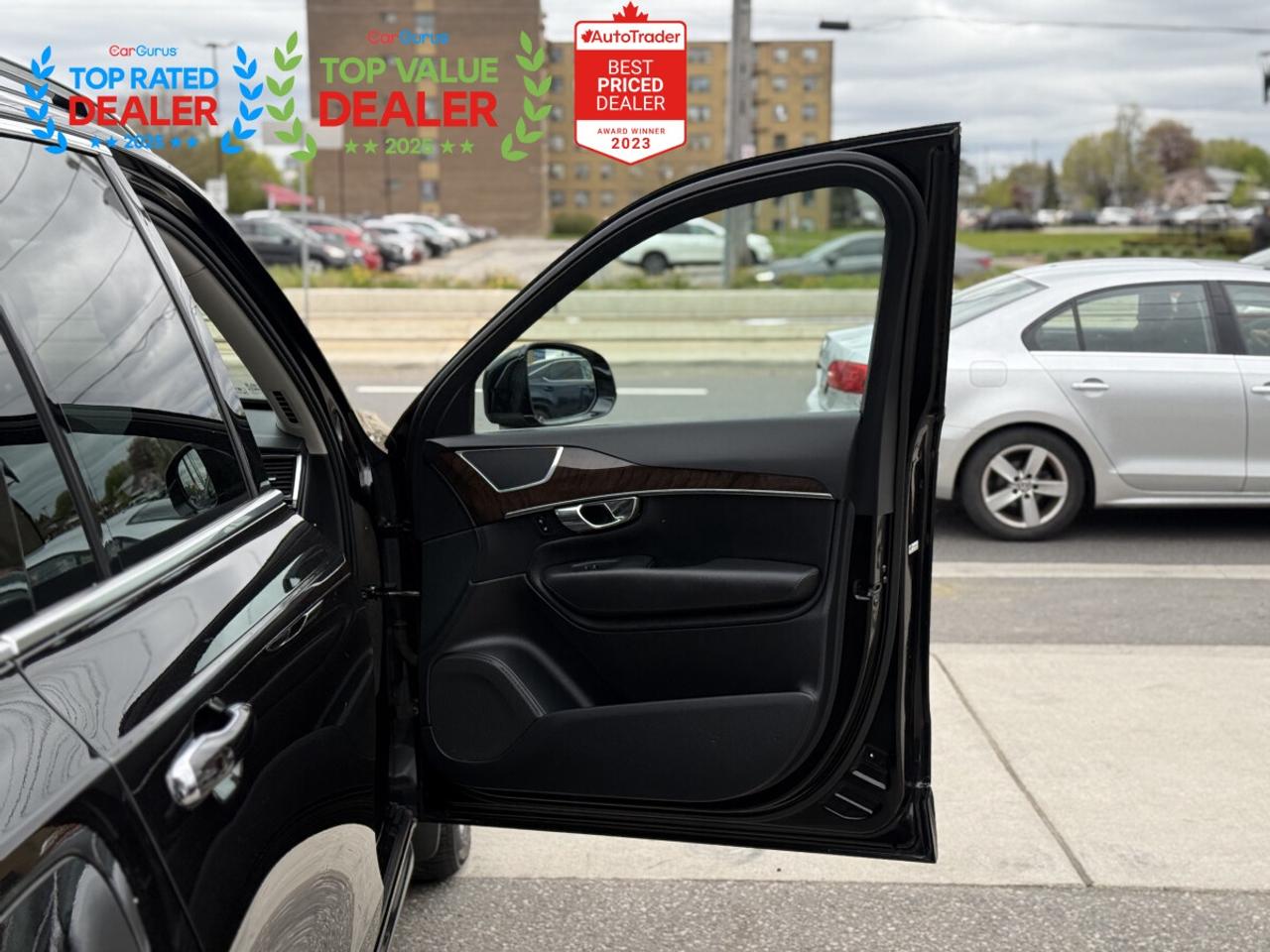 2016 Volvo XC90 MOMENTUM | PANO | 7 SEATER | LOADED Photo