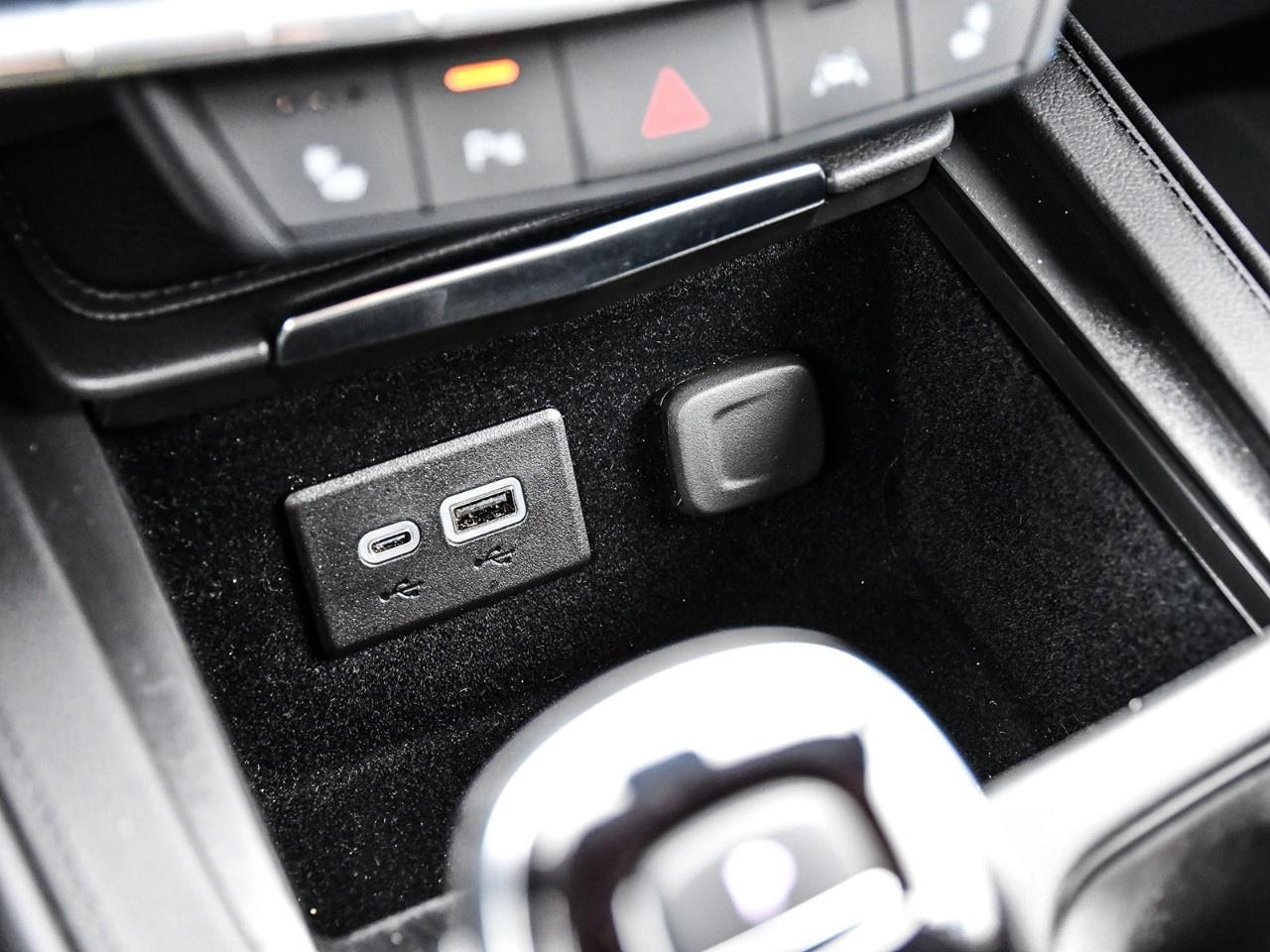 2025 Cadillac XT4 AWD 4dr Sport Photo