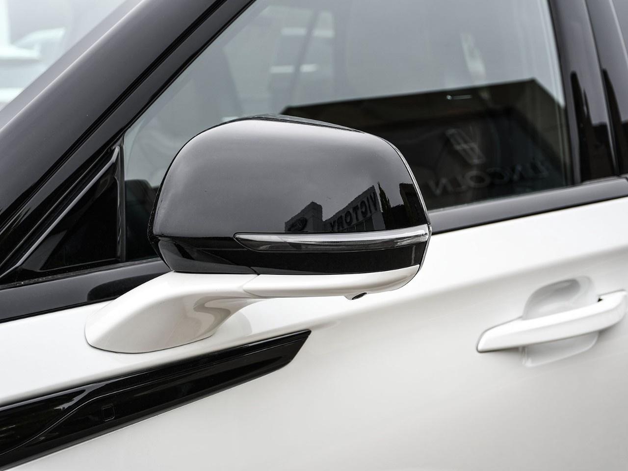 2026 Lincoln Aviator Reserve AWD Photo4