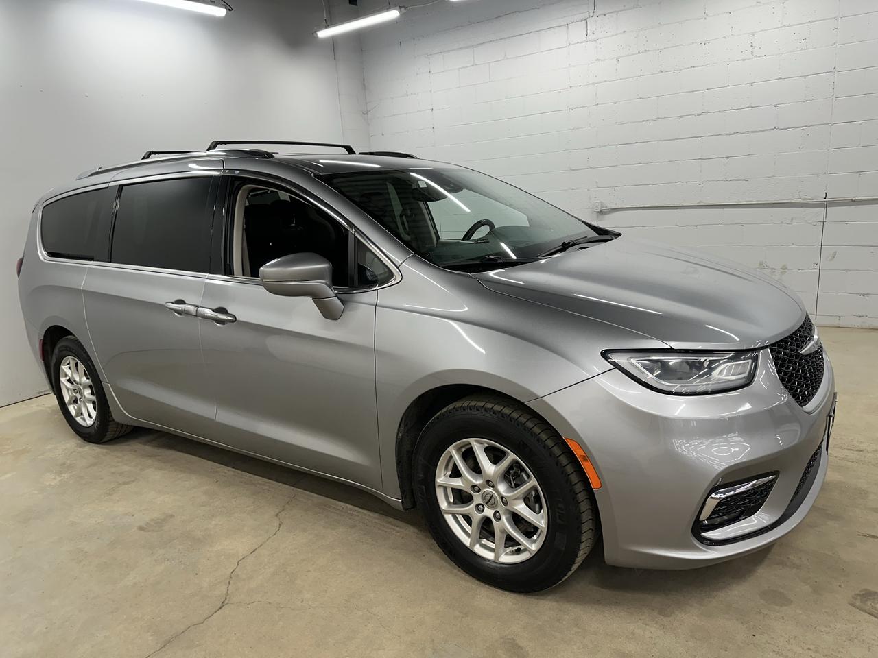 Used 2021 Chrysler Pacifica Touring-L for sale in Guelph, ON