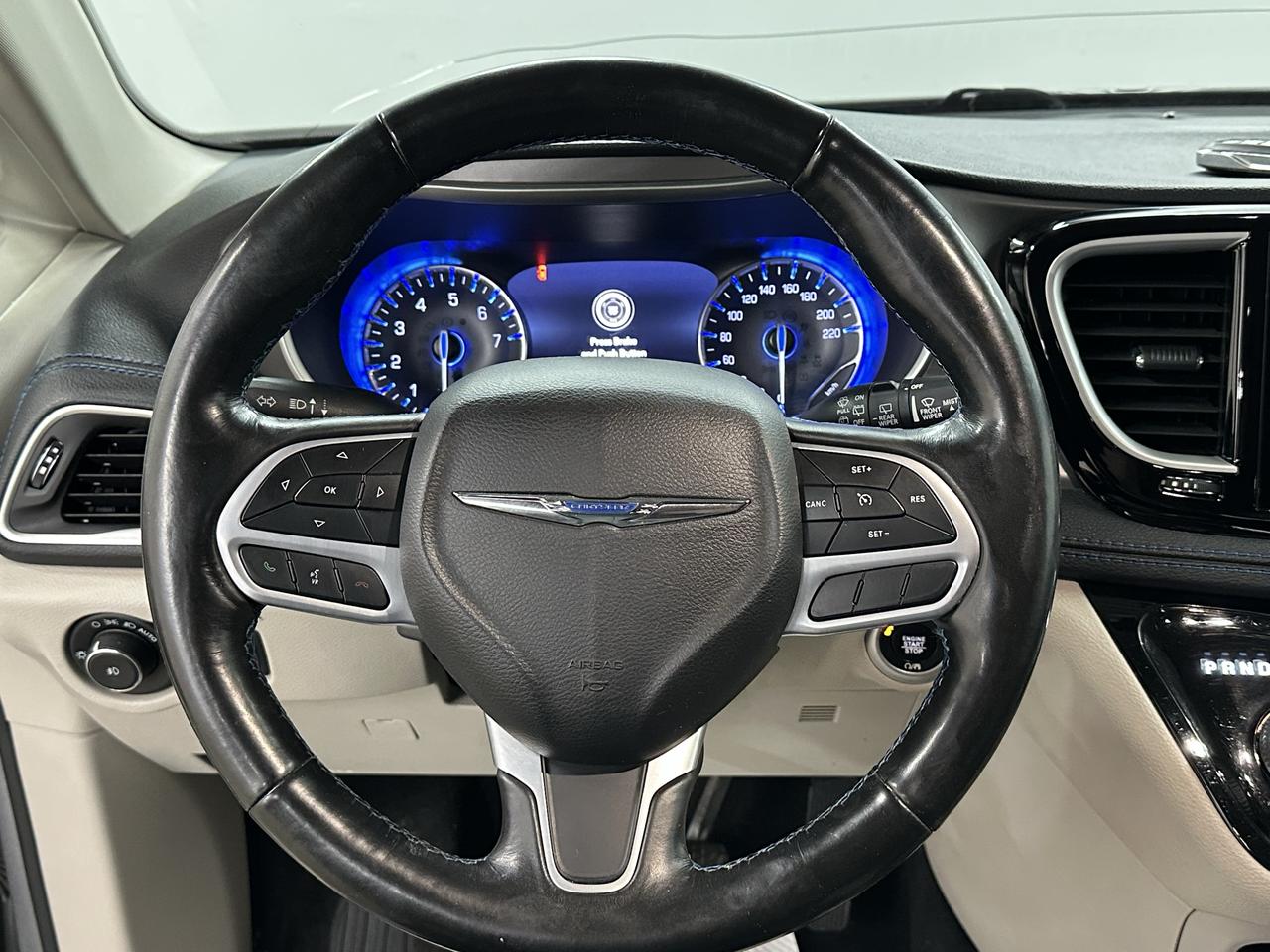 2021 Chrysler Pacifica Touring-L | CLEAN CARFAX | ROOF RACKS | LEATHER Photo15