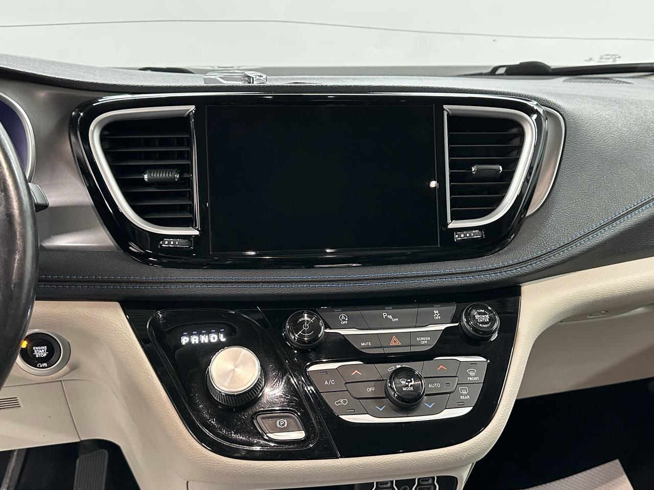 2021 Chrysler Pacifica Touring-L | CLEAN CARFAX | ROOF RACKS | LEATHER Photo18