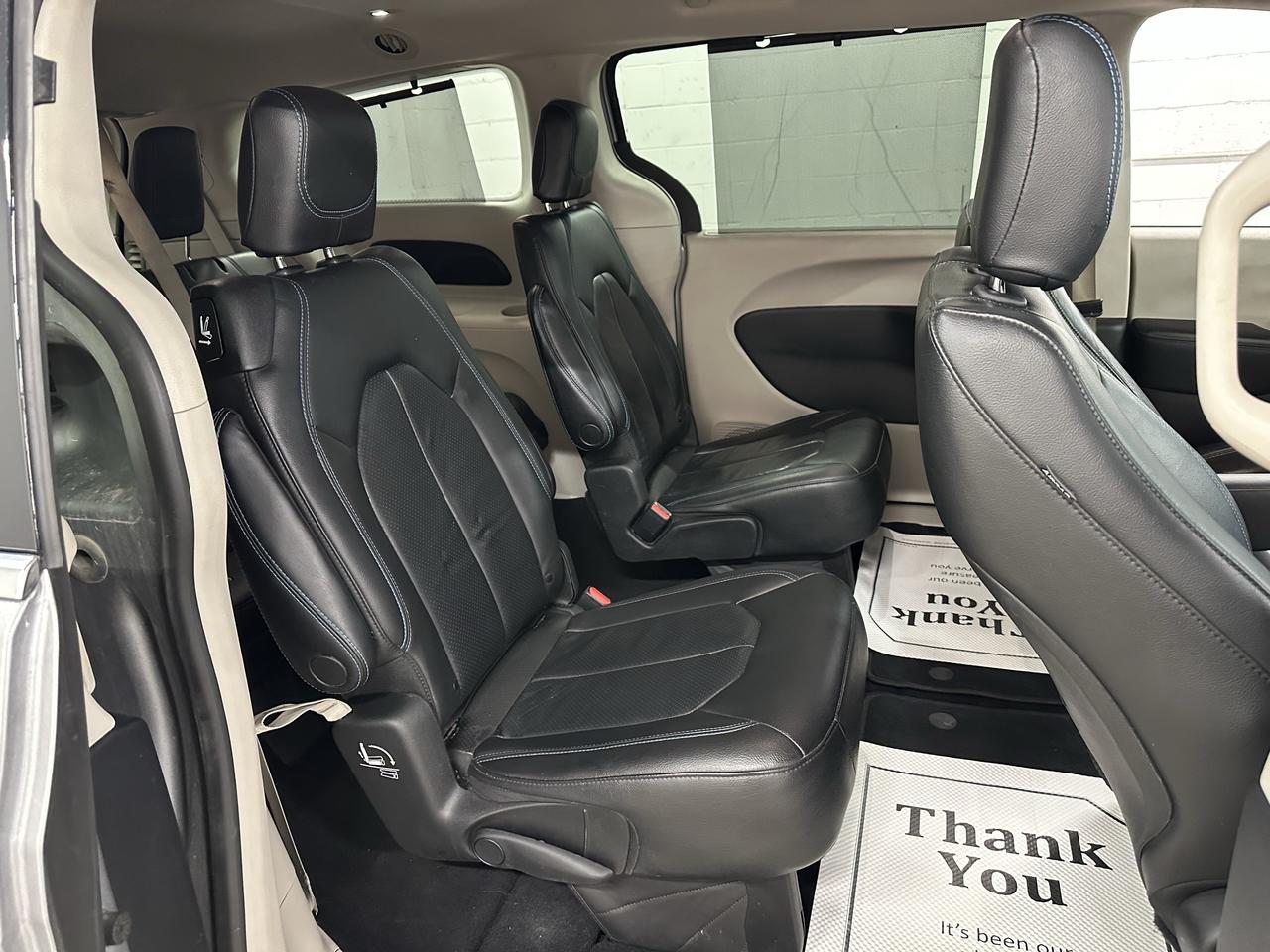 2021 Chrysler Pacifica Touring-L | CLEAN CARFAX | ROOF RACKS | LEATHER Photo11