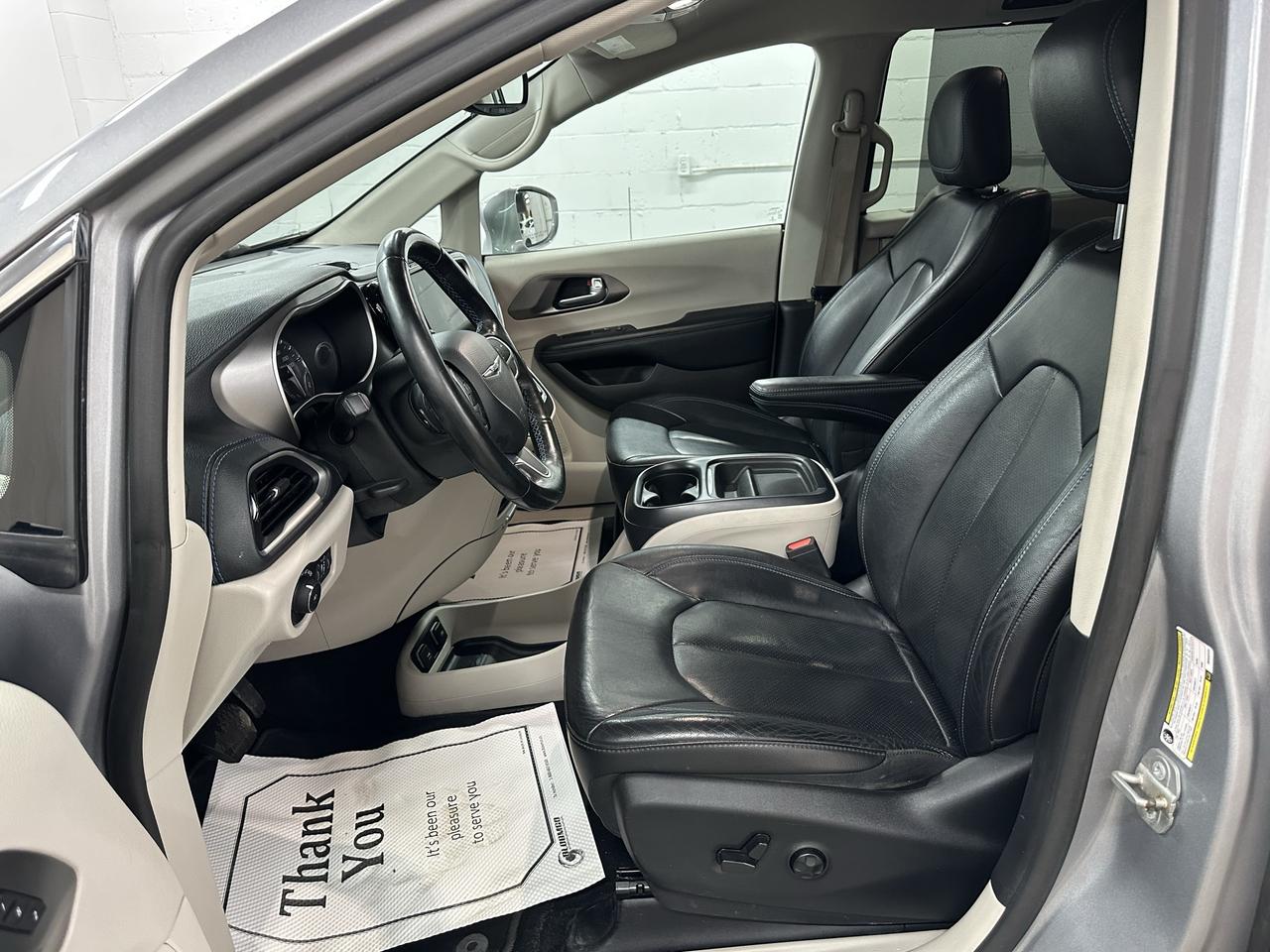 2021 Chrysler Pacifica Touring-L | CLEAN CARFAX | ROOF RACKS | LEATHER Photo8