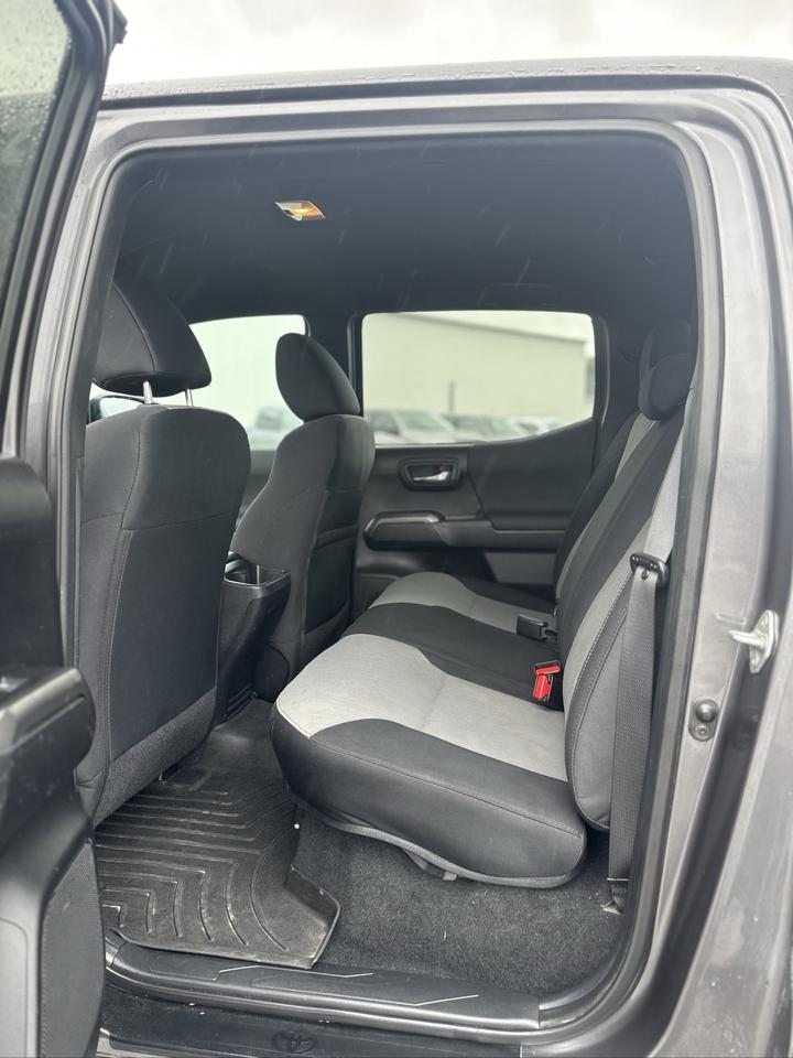 2021 Toyota Tacoma DBL CAB SR5/TRD Photo4