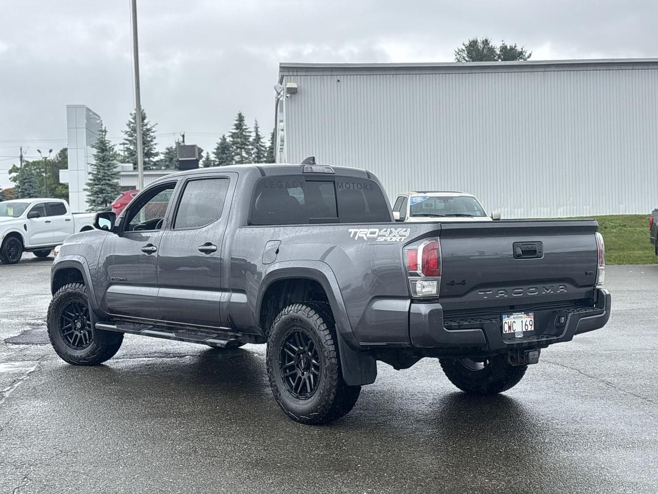 2021 Toyota Tacoma DBL CAB SR5/TRD Photo2