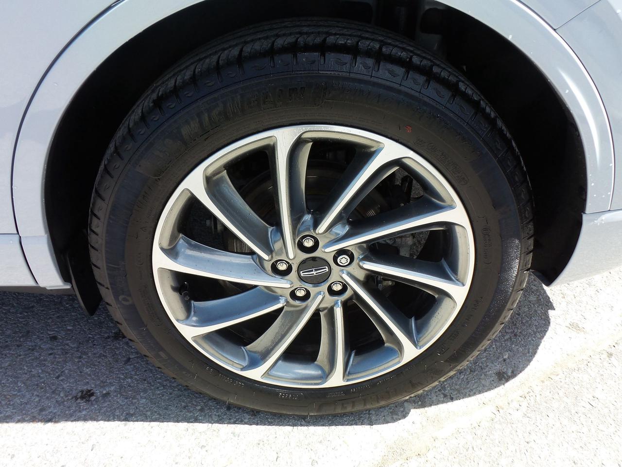 2025 Lincoln Corsair LOADED GT! 360-CAM, HEATED WHEEL, HTD/VENT SEATS! Photo