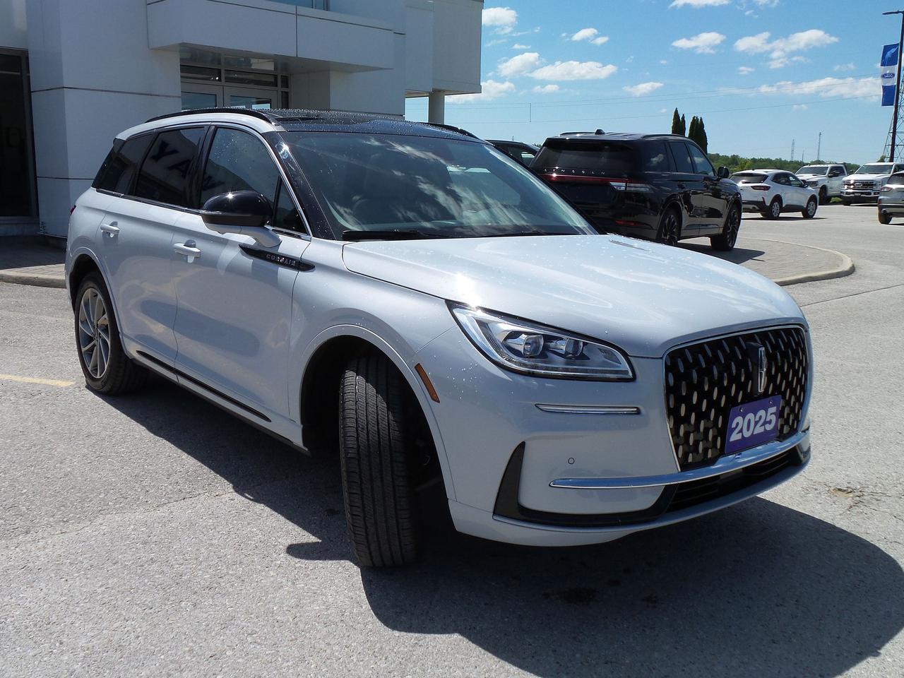 2025 Lincoln Corsair LOADED GT! 360-CAM, HEATED WHEEL, HTD/VENT SEATS! Photo2