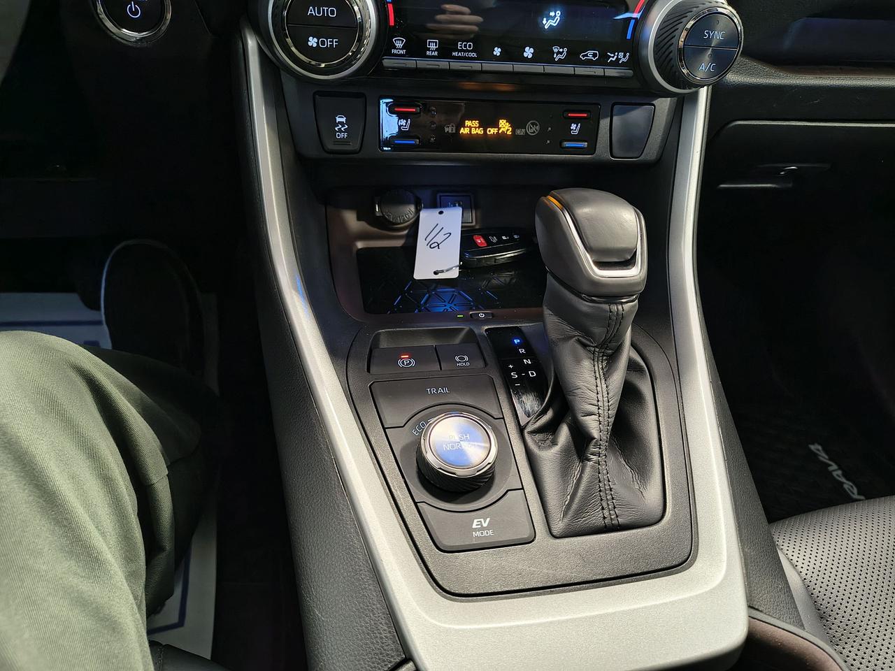 2024 Toyota RAV4 Hybrid Limited Photo0