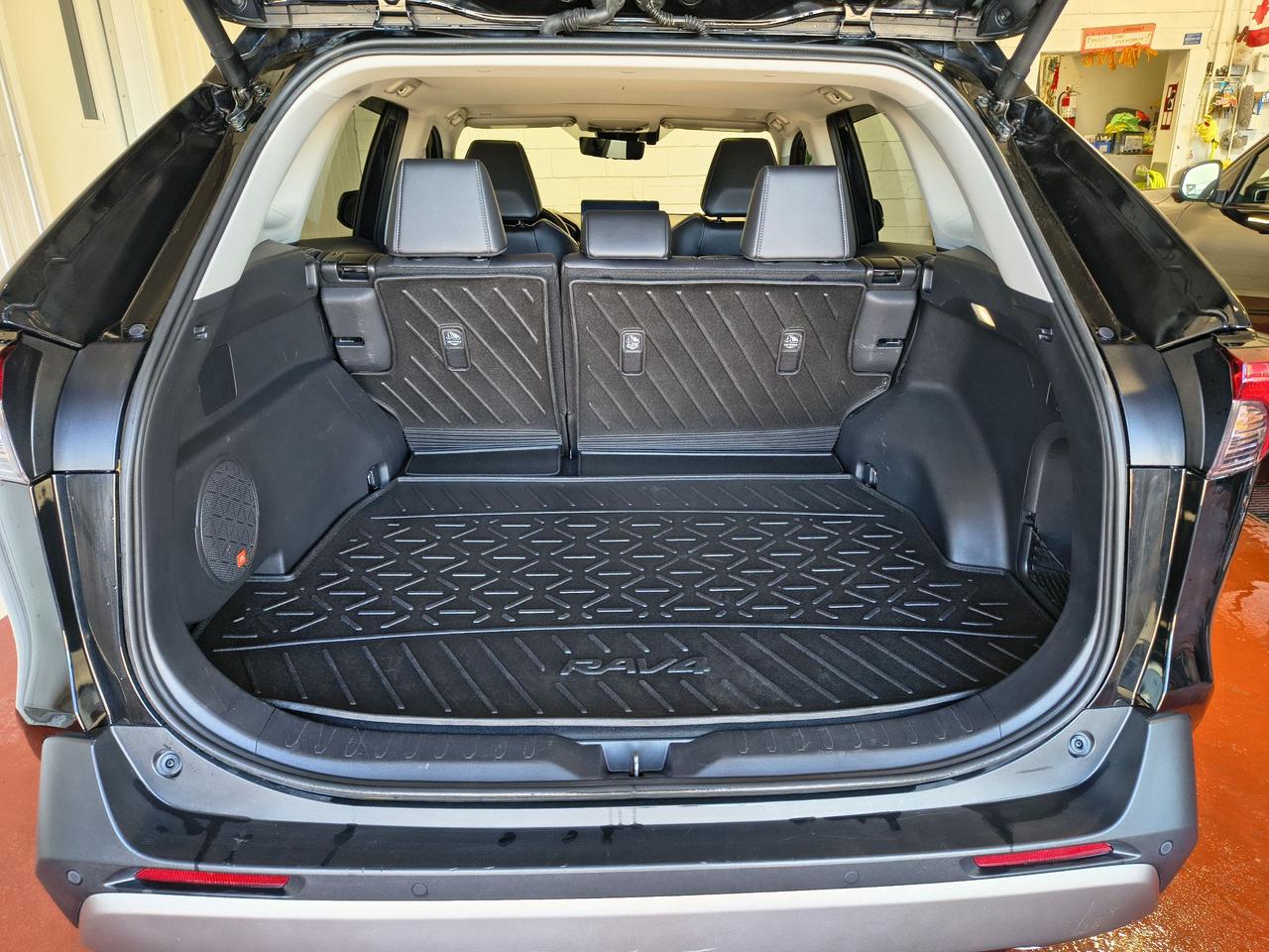 2024 Toyota RAV4 Hybrid Limited Photo0