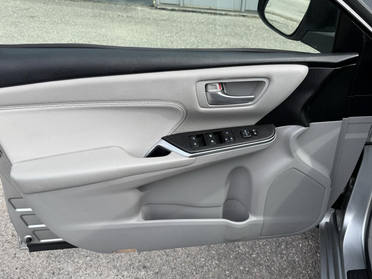 2017 Toyota Camry XLE Photo