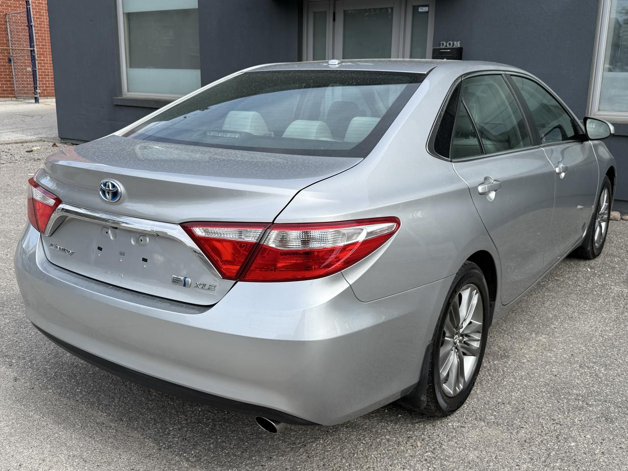 2017 Toyota Camry XLE Photo4