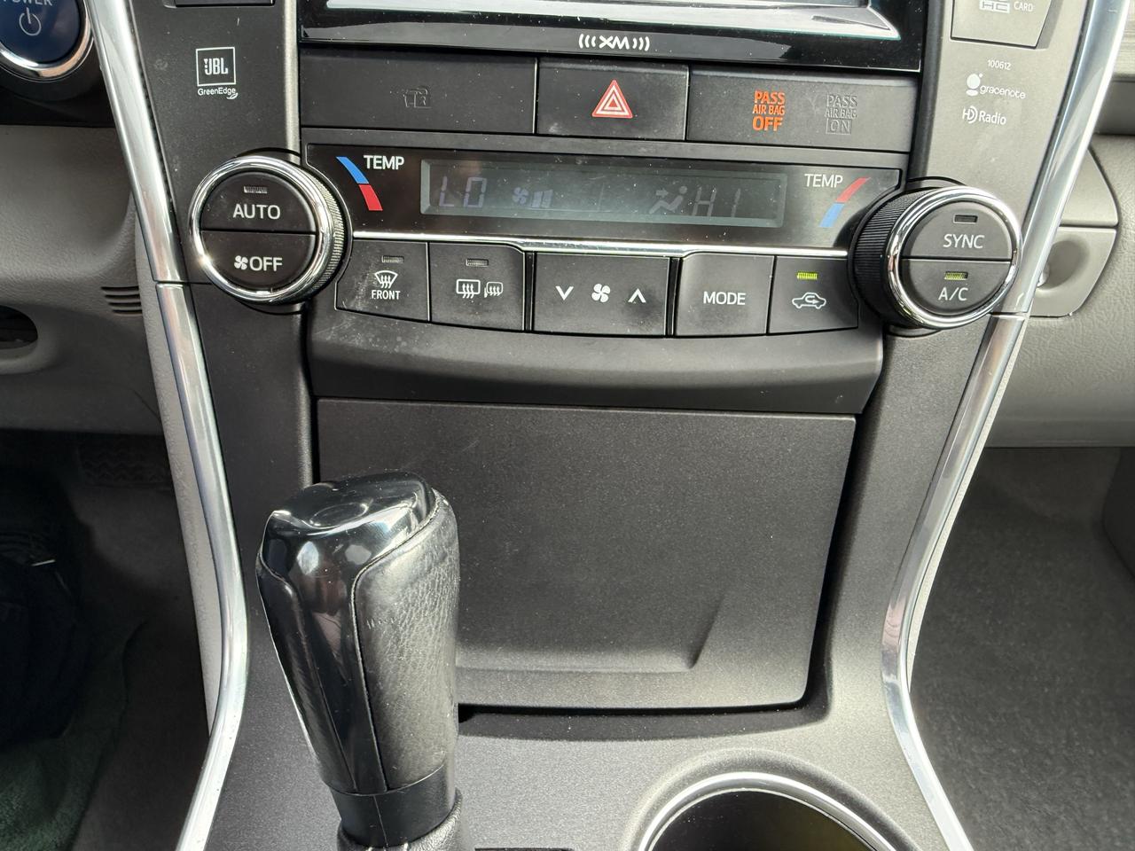 2017 Toyota Camry XLE Photo