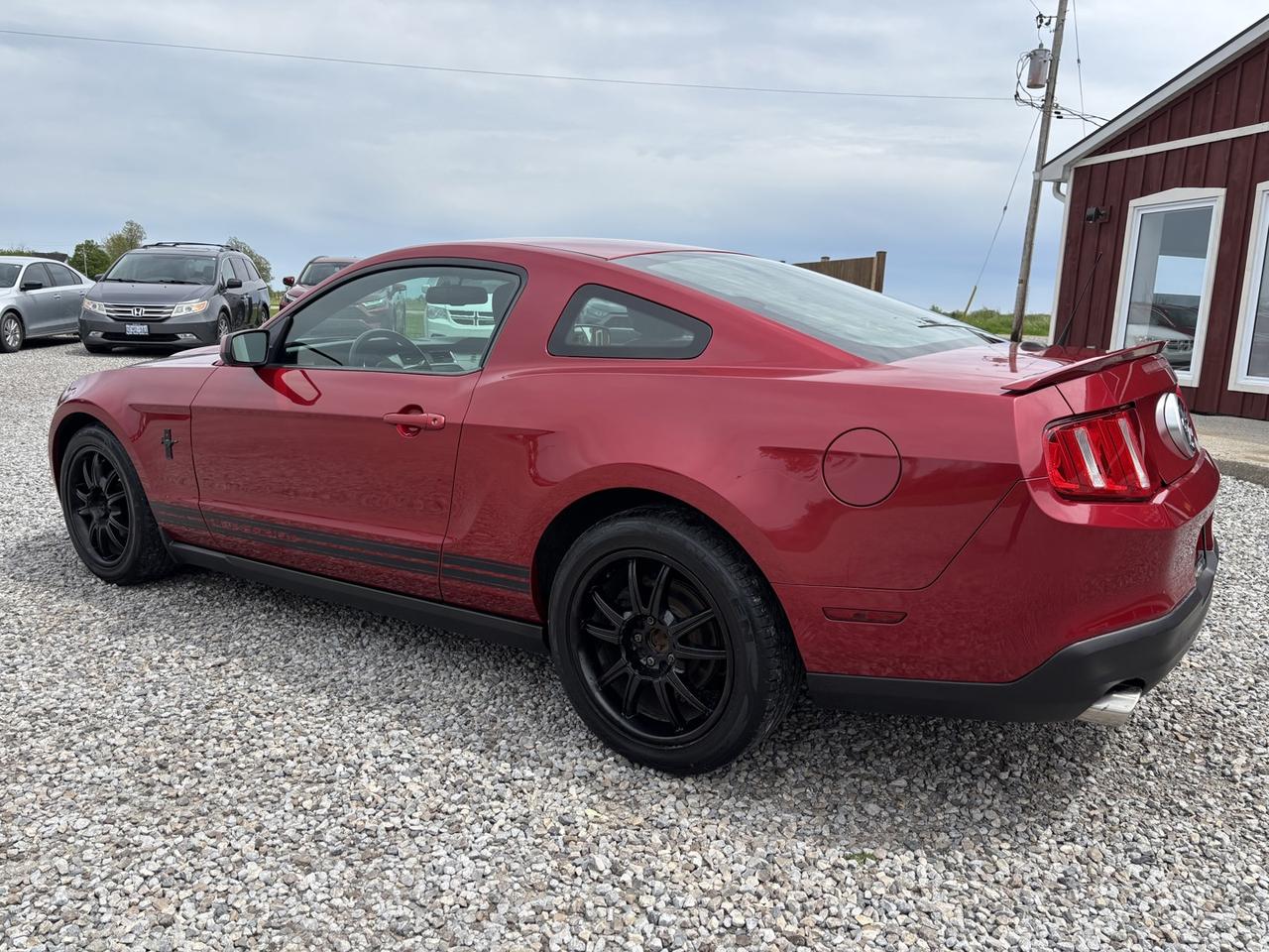 2010 Ford Mustang V6 Coupe Photo2
