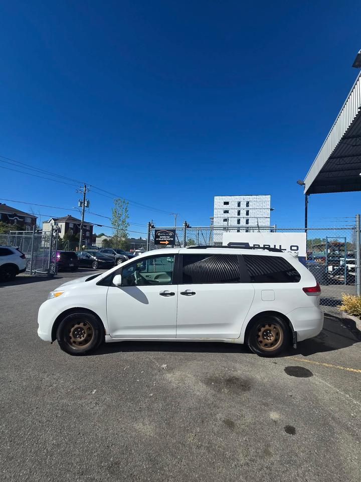 Used 2013 Toyota Sienna L for sale in Vaudreuil-Dorion, QC