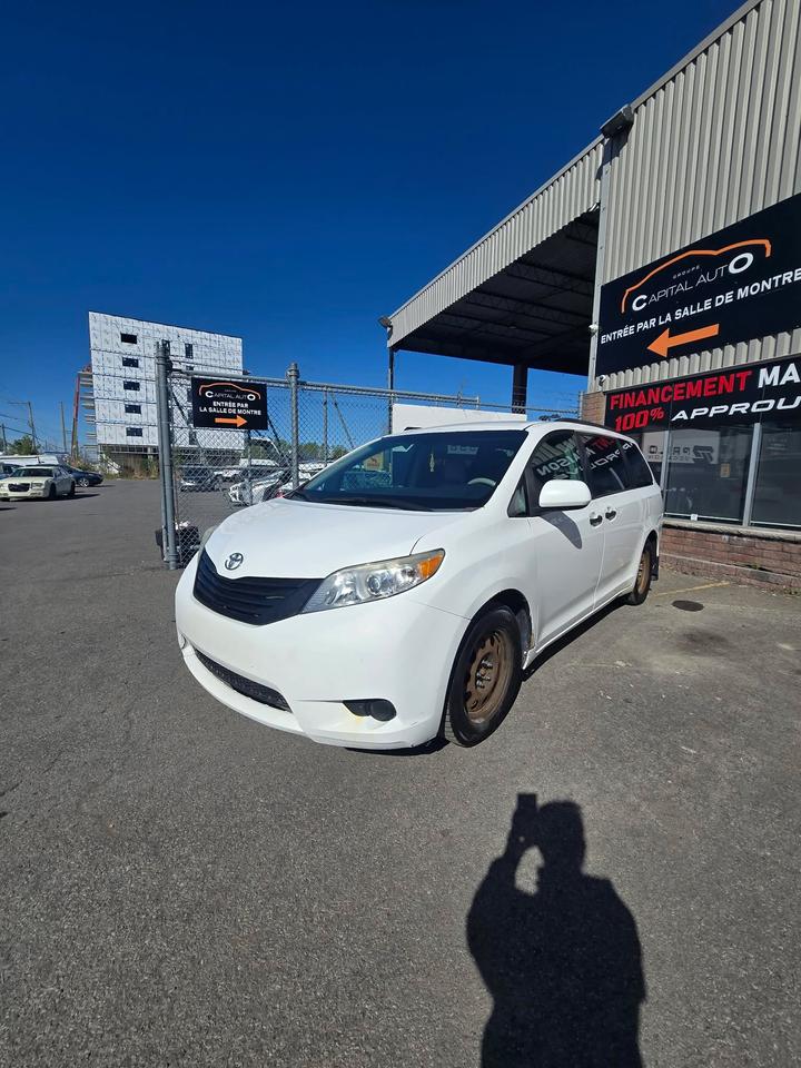 2013 Toyota Sienna L - Photo #1