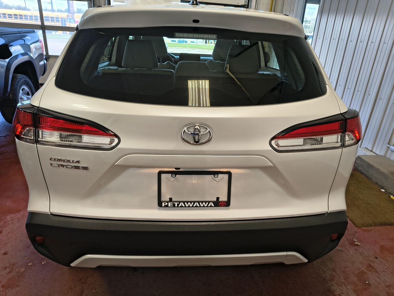 2022 Toyota Corolla Cross L FWD Photo0
