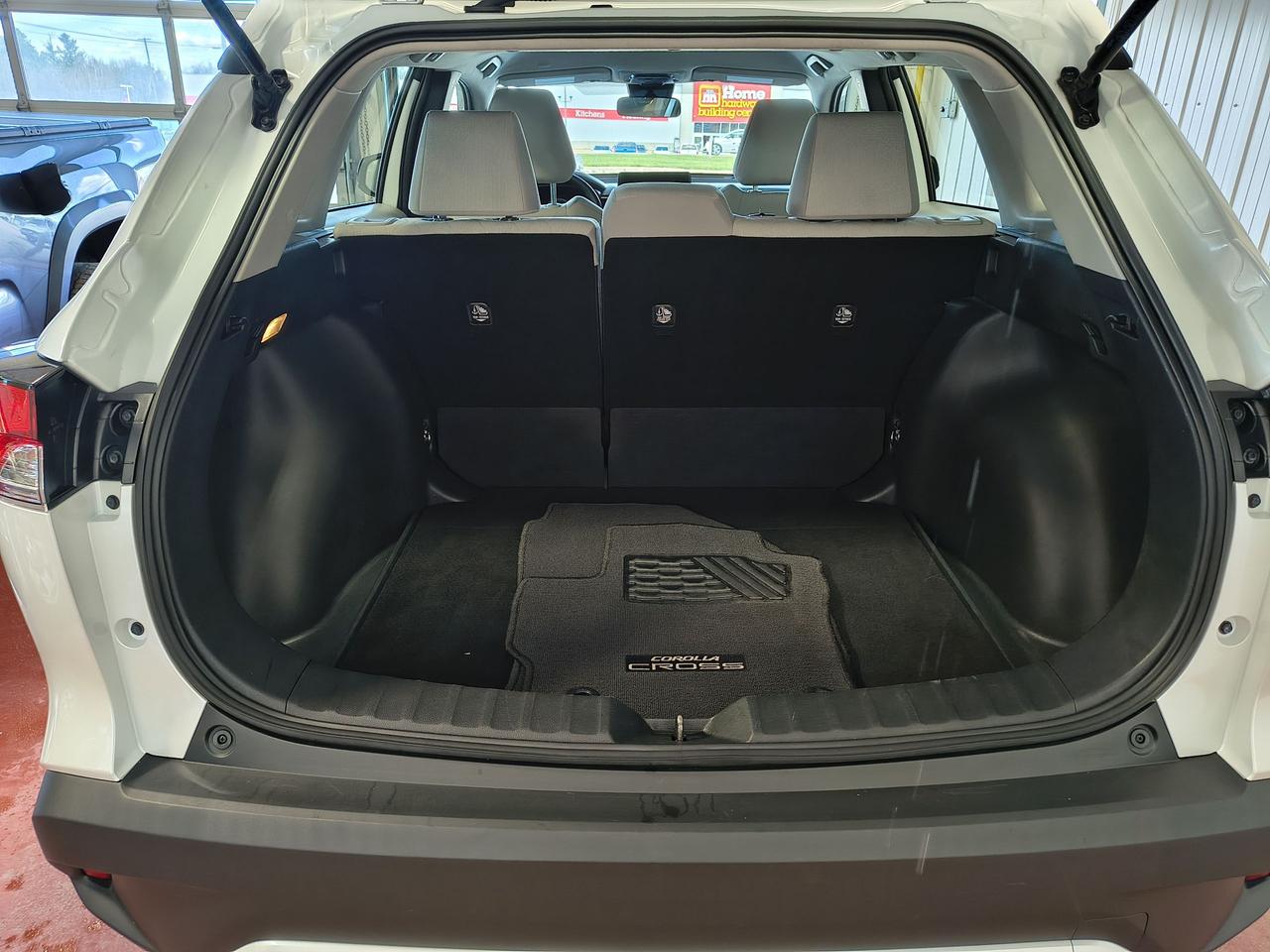 2022 Toyota Corolla Cross L FWD Photo