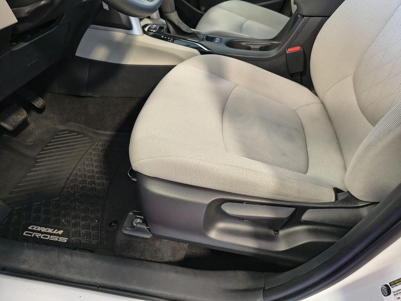 2022 Toyota Corolla Cross L FWD Photo0