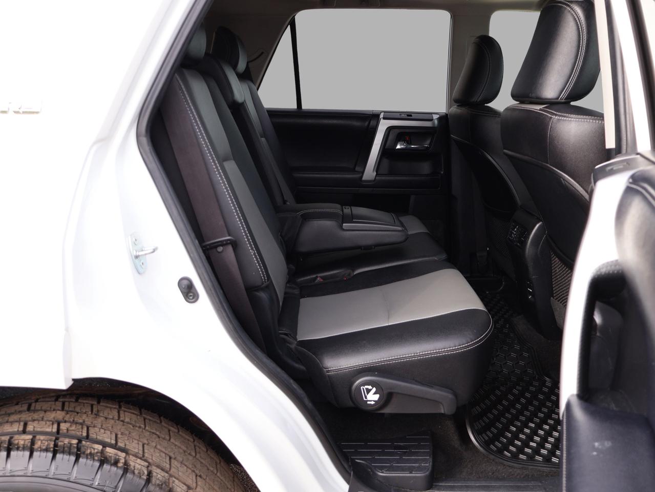 2018 Toyota 4Runner SR5 4WD CERTIFIED *ACCIDENT FREE*7 SEATS* CAMERA NAV BLUETOOTH LEATHER HEATED SEATS SUNROOF CRUISE ALLOYS Photo