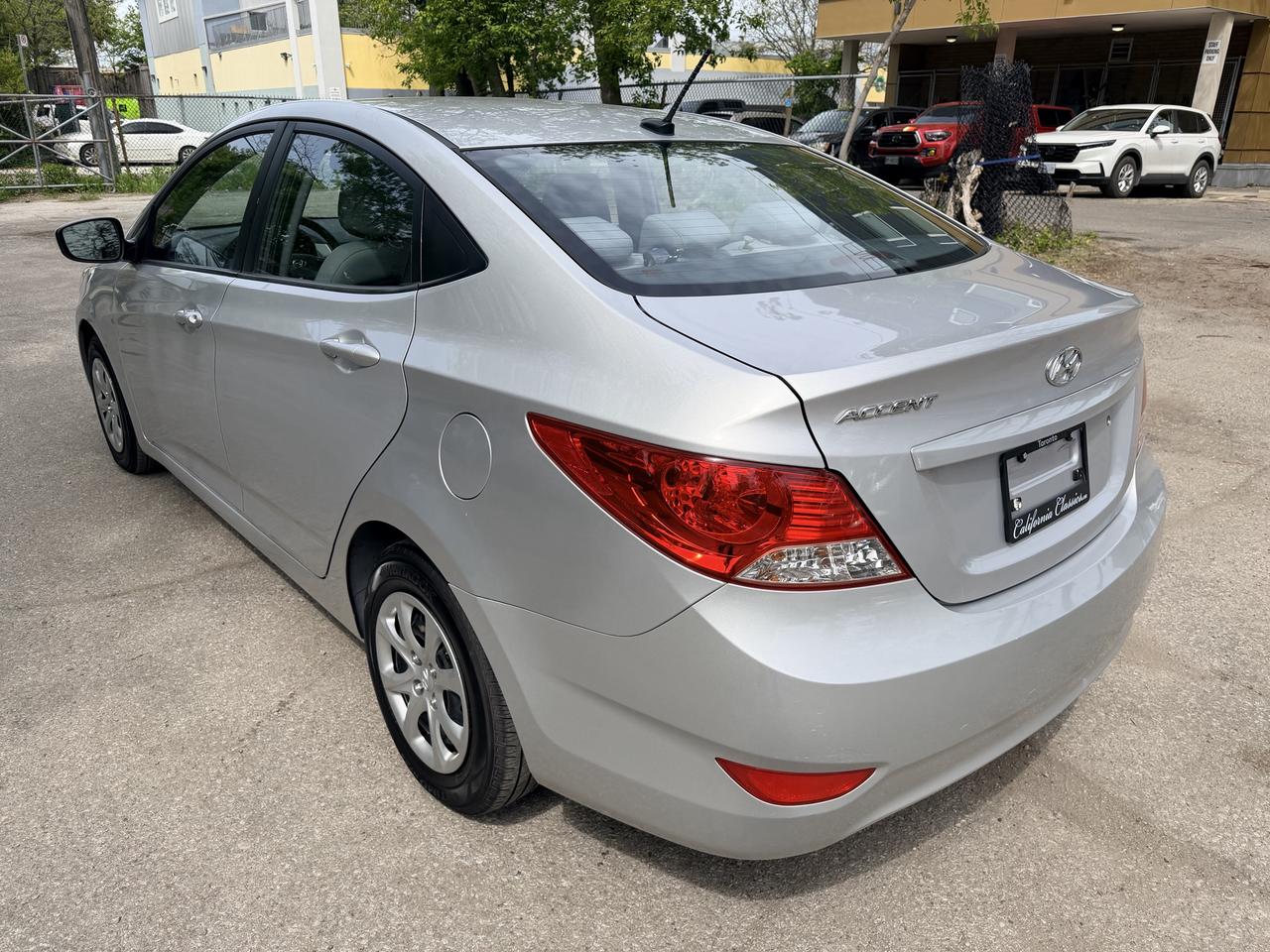 2012 Hyundai Accent SEDAN | A/C | CLEAN CARFAX Photo2