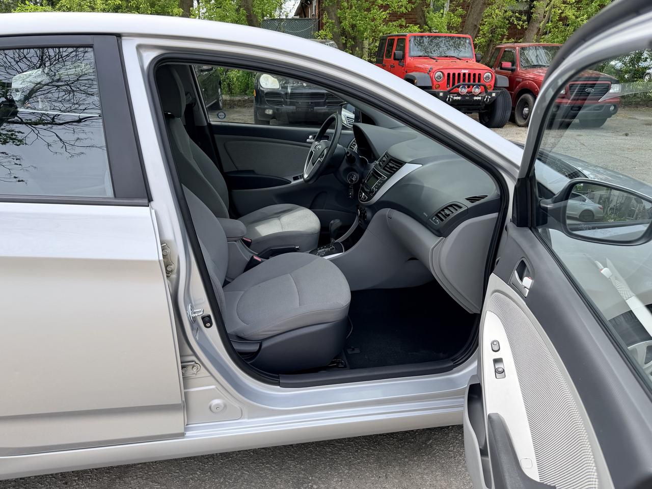 2012 Hyundai Accent SEDAN | A/C | CLEAN CARFAX Photo