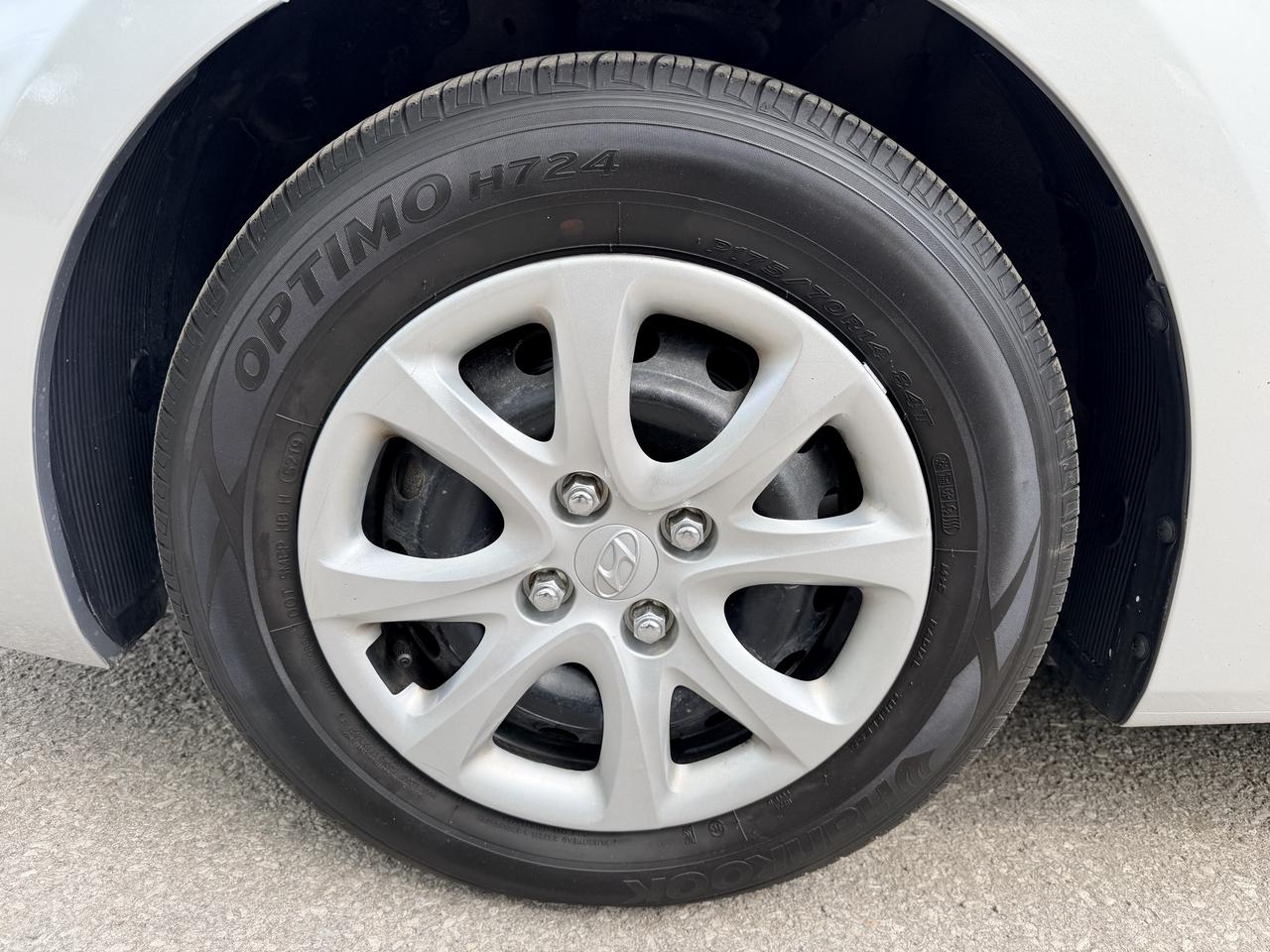 2012 Hyundai Accent SEDAN | A/C | CLEAN CARFAX Photo