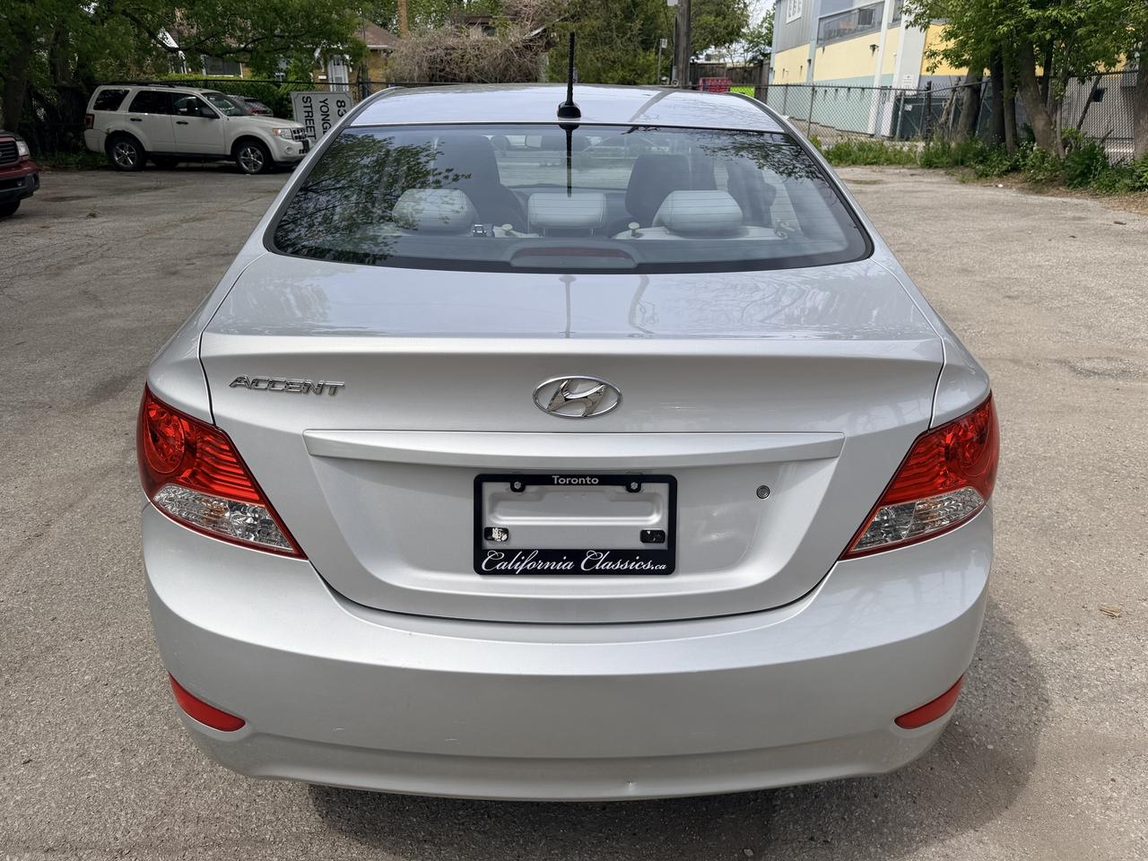 2012 Hyundai Accent SEDAN | A/C | CLEAN CARFAX Photo3