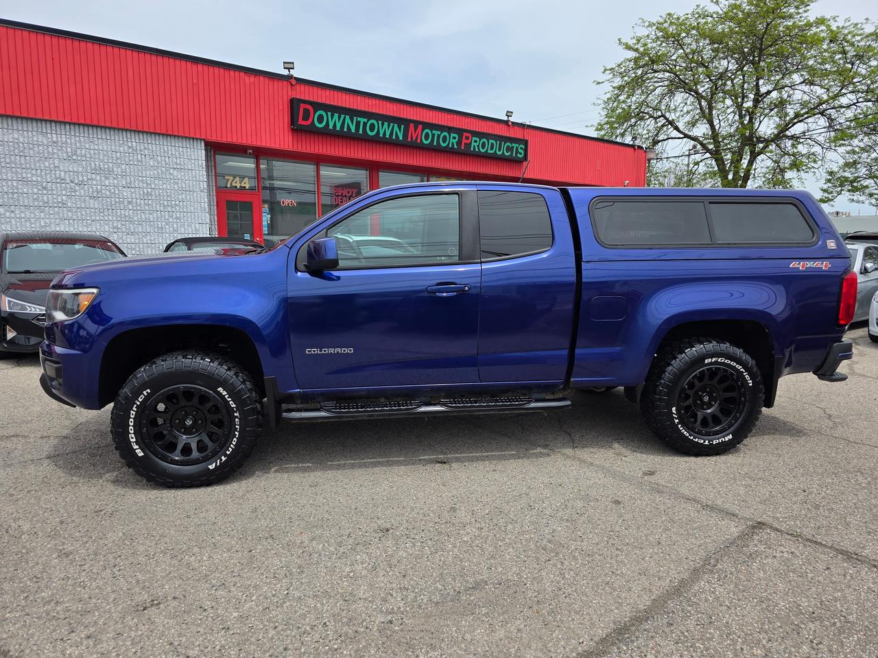 2017 Chevrolet Colorado V6 Ext Cab 4WD Photo2