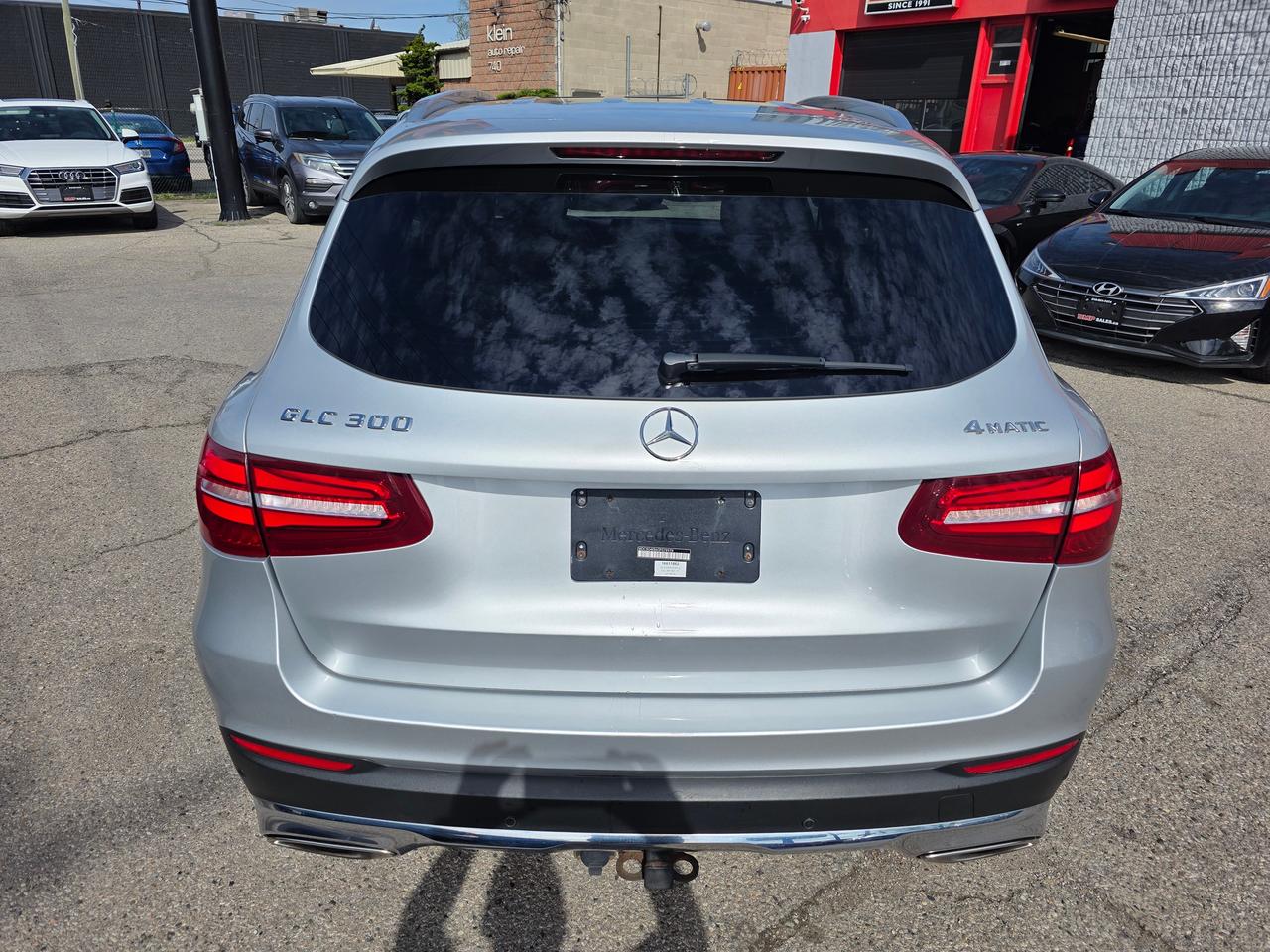 2016 Mercedes-Benz GLC-Class GLC 300 4Matic Photo4