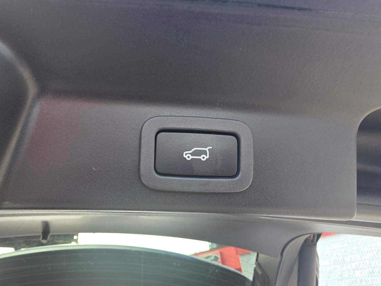 2018 Jaguar F-PACE 25t AWD Prestige Photo