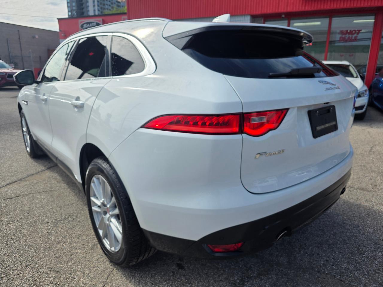 2018 Jaguar F-PACE 25t AWD Prestige Photo3