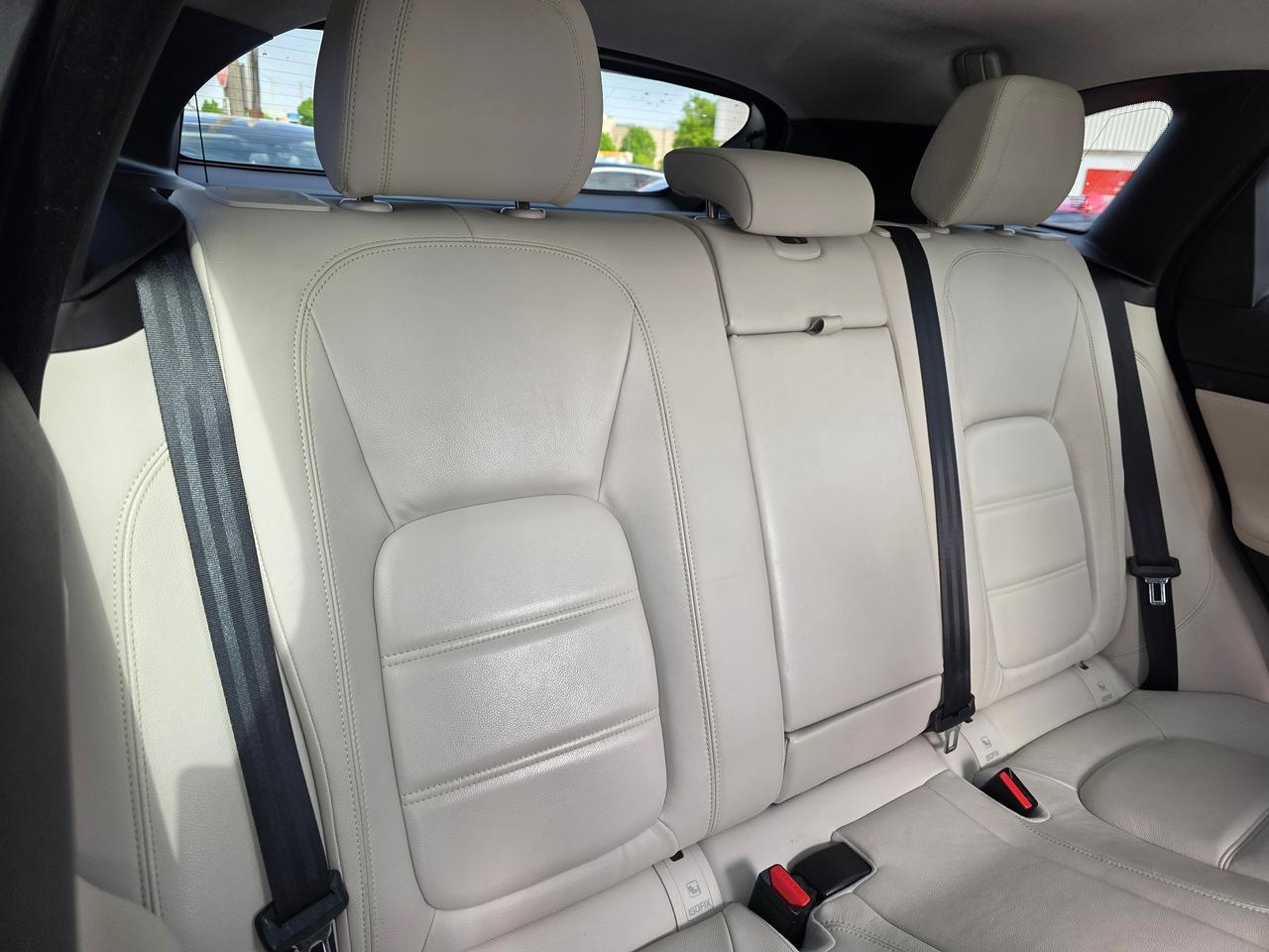 2018 Jaguar F-PACE 25t AWD Prestige Photo