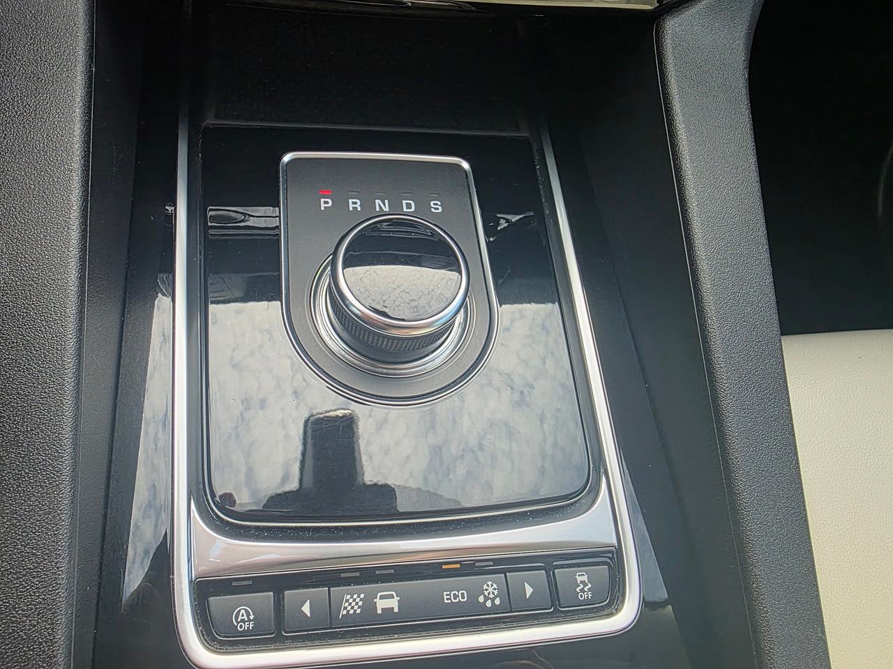 2018 Jaguar F-PACE 25t AWD Prestige Photo