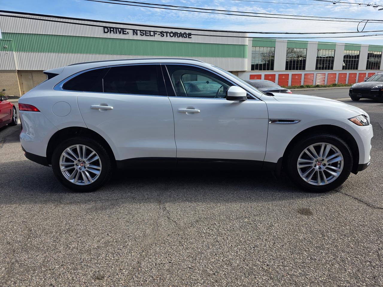 2018 Jaguar F-PACE 25t AWD Prestige Photo