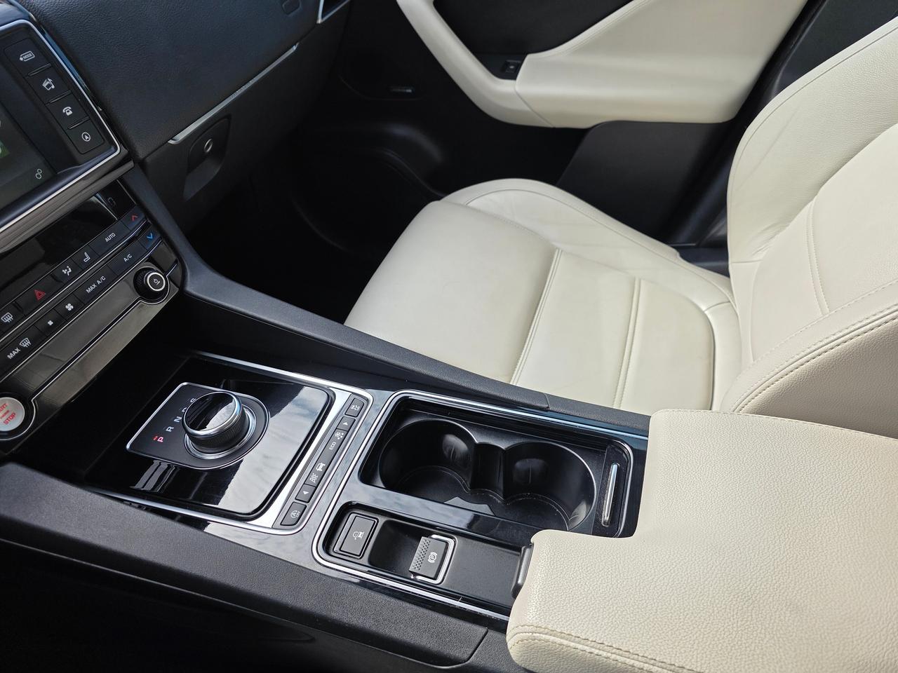 2018 Jaguar F-PACE 25t AWD Prestige Photo