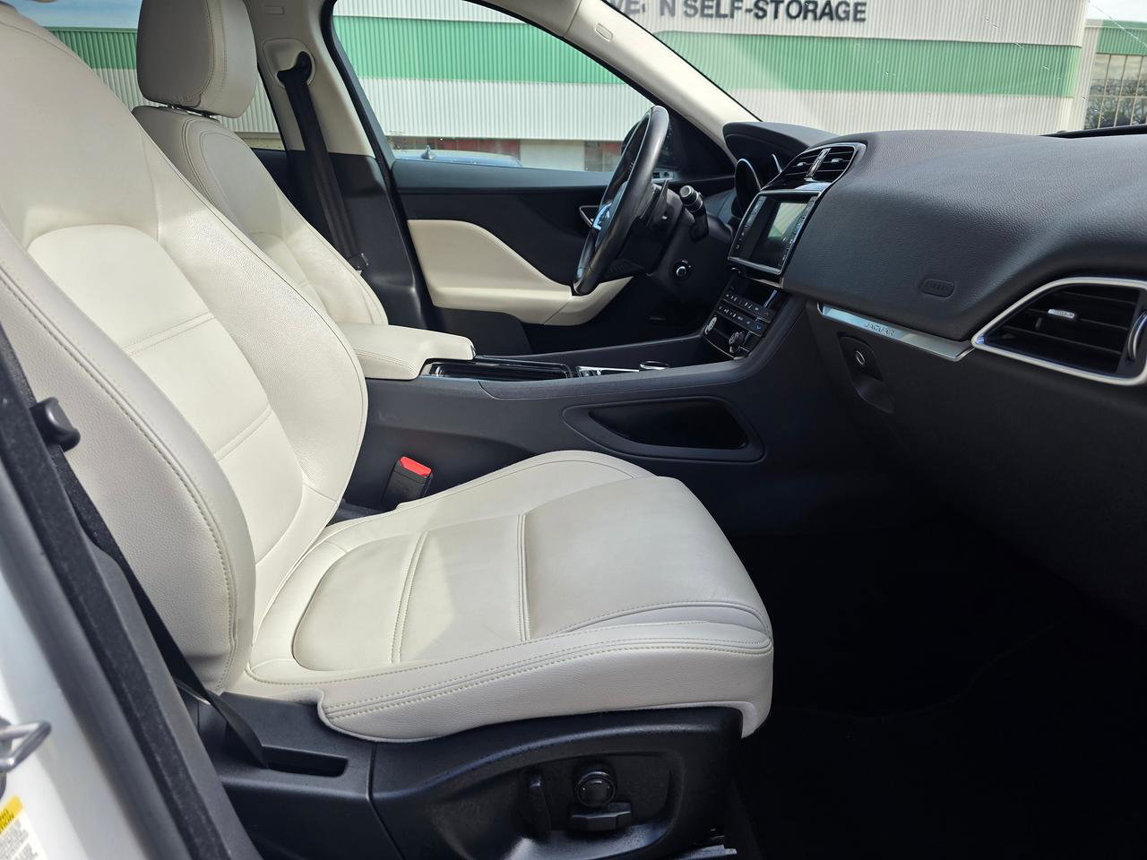 2018 Jaguar F-PACE 25t AWD Prestige Photo